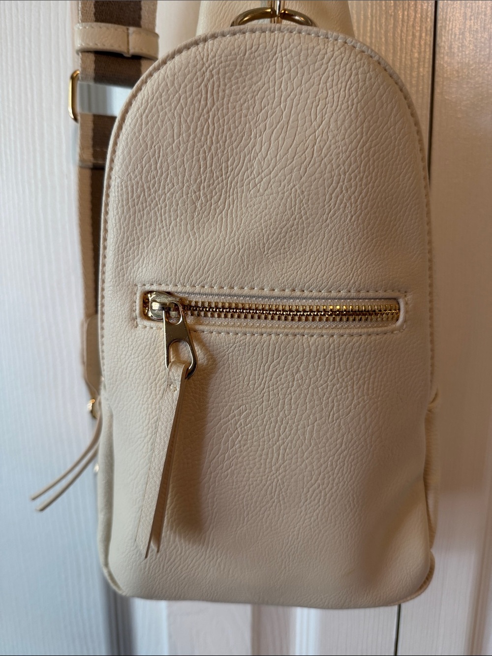 Universal Thread Cream Crossbody - Picture 2 of 10